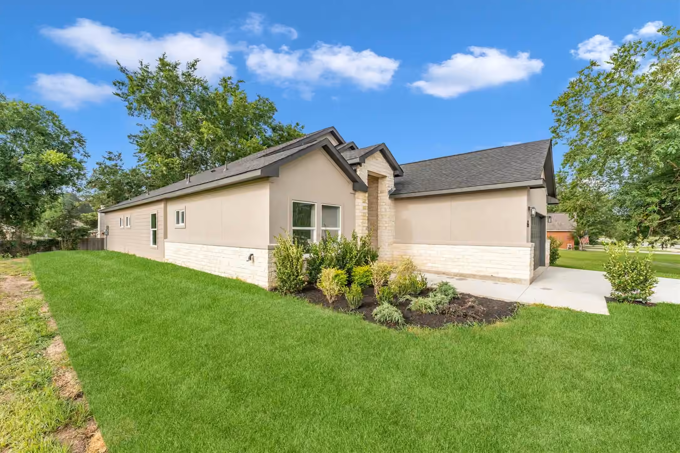 Photo 5 of 12425 Walden Road, Montgomery, TX