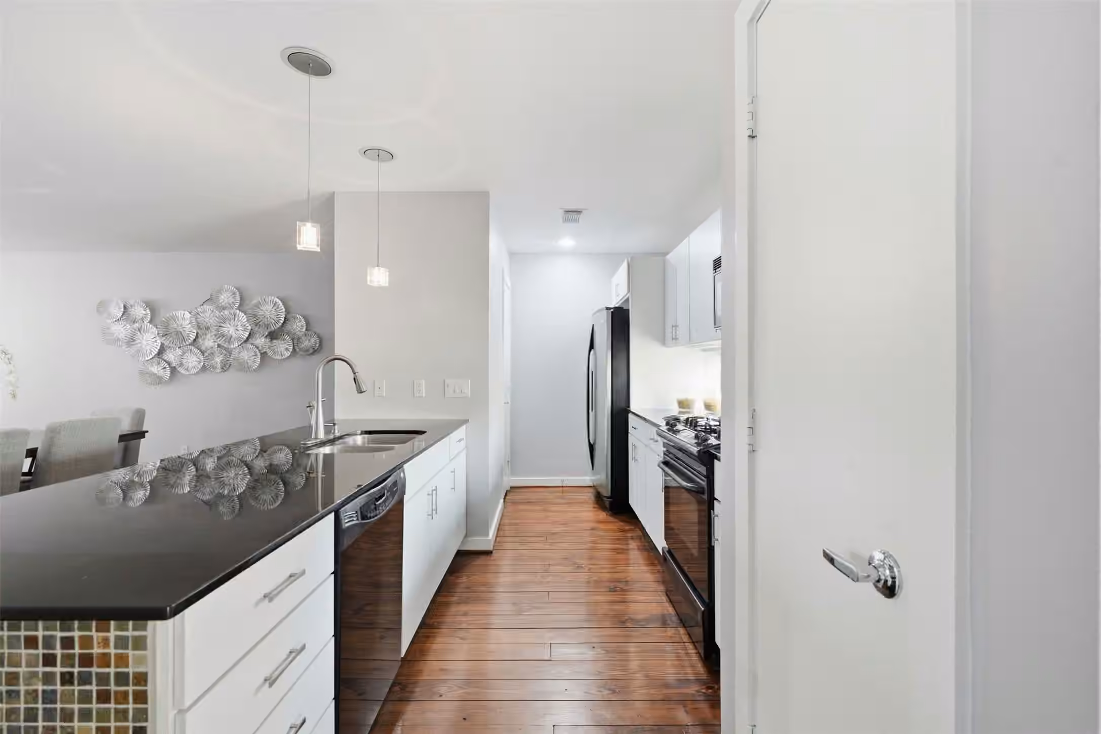 Photo 3 of 6138 Grand Boulevard, Houston, TX