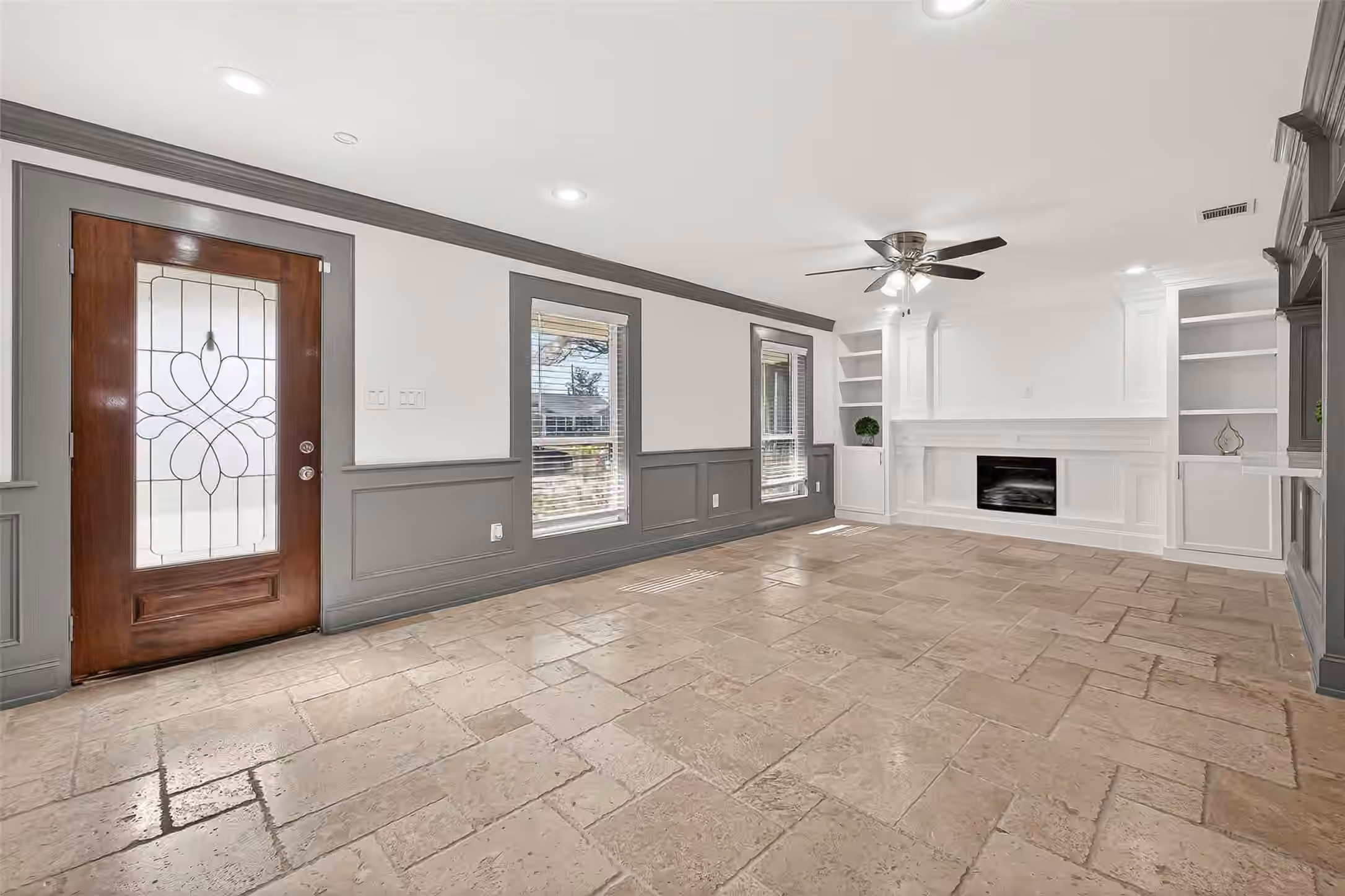 Photo 5 of 10054 Cedardale Drive, Houston, TX