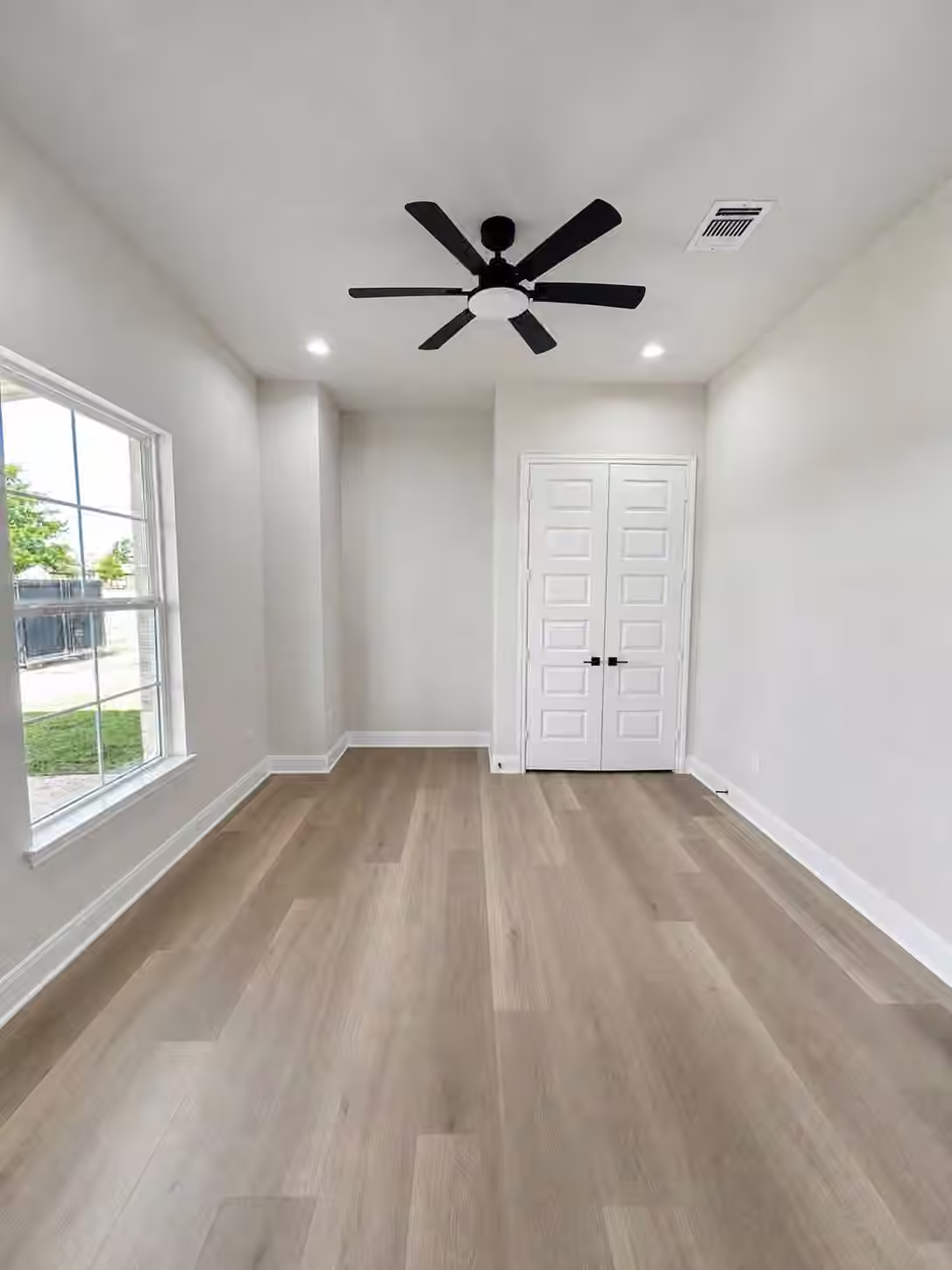 Photo 5 of 18803 Serene Water Drive, Montgomery, TX