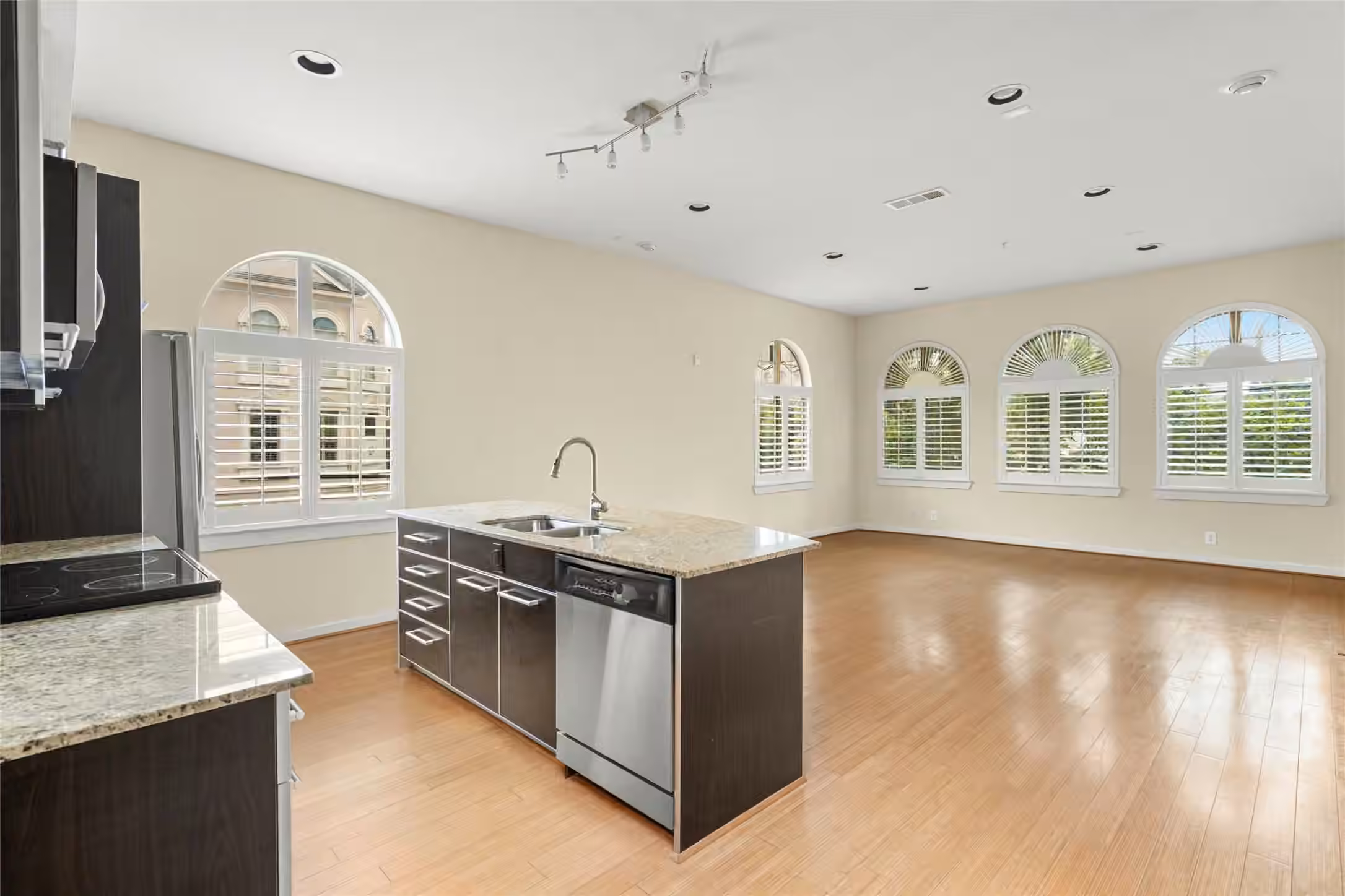 Photo 5 of 802 Jackson Hill Street 201, Houston, TX