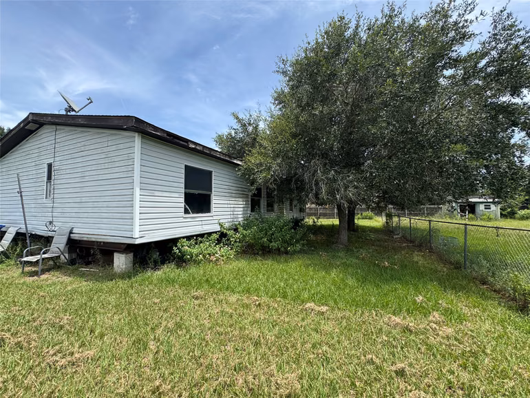 Photo 4 of 809 Campbell Road, Eagle Lake, TX