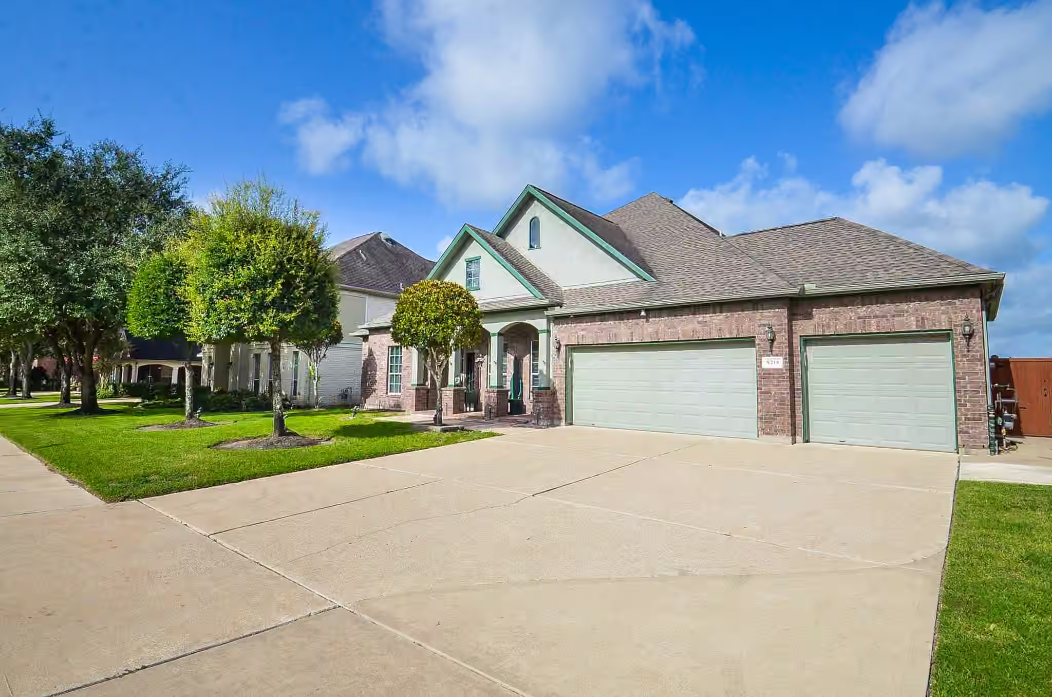 Photo 3 of 8218 Silent River Drive, Richmond, TX