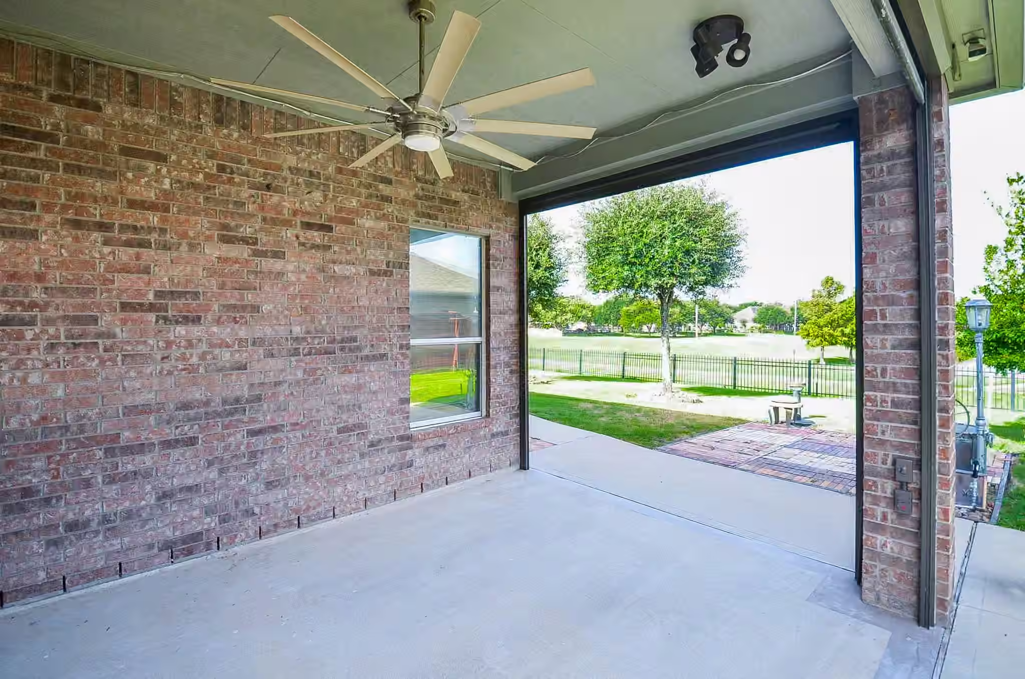 Photo 6 of 8218 Silent River Drive, Richmond, TX