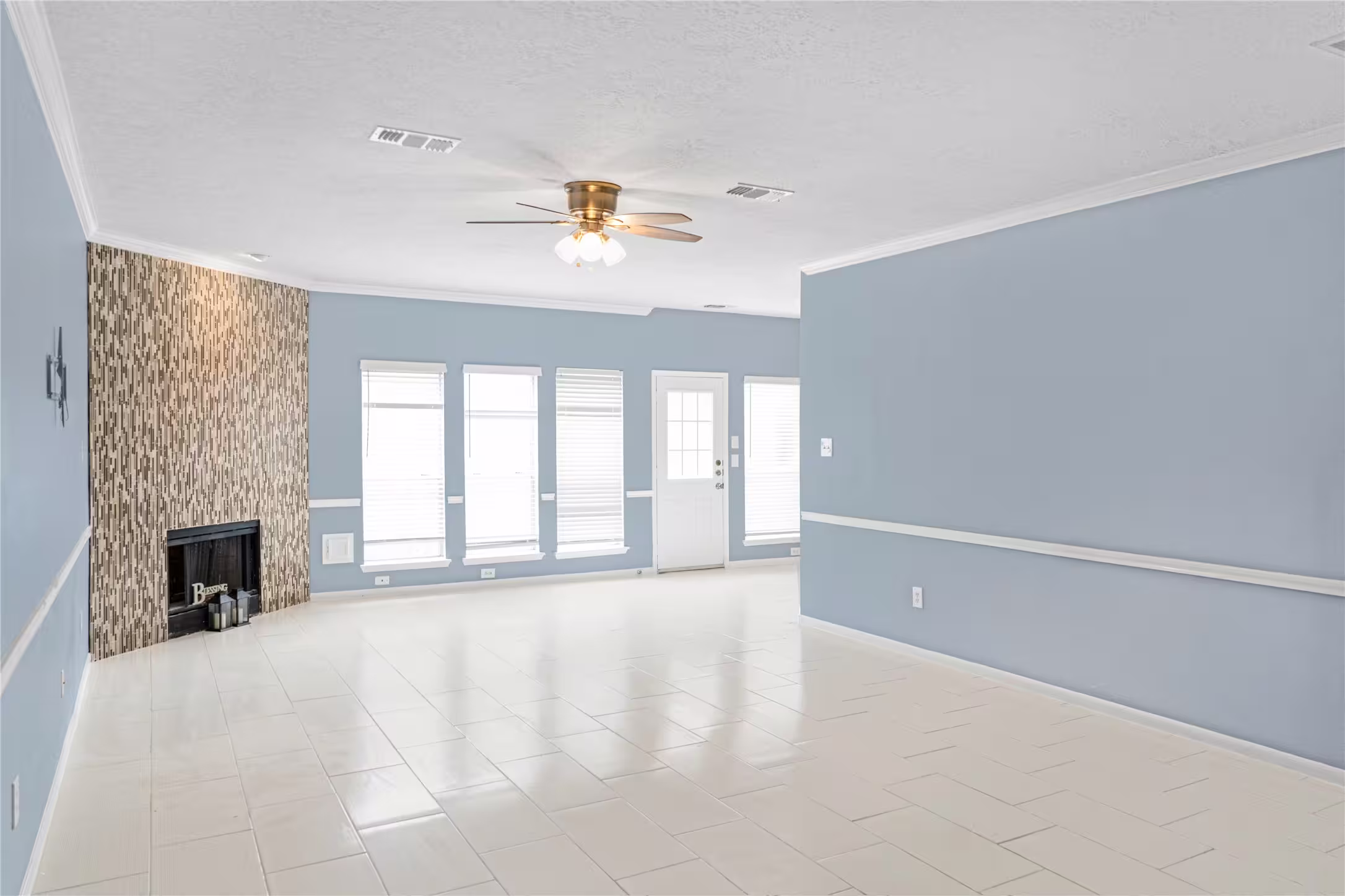 Photo 5 of 1405 El Camino Village Drive, Webster, TX
