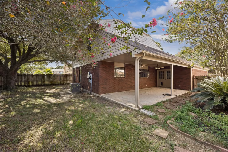 Photo 3 of 6915 Redwood Falls Drive, Pasadena, TX