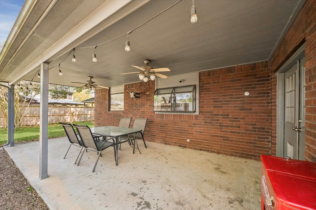 Photo 5 of 6915 Redwood Falls Drive, Pasadena, TX
