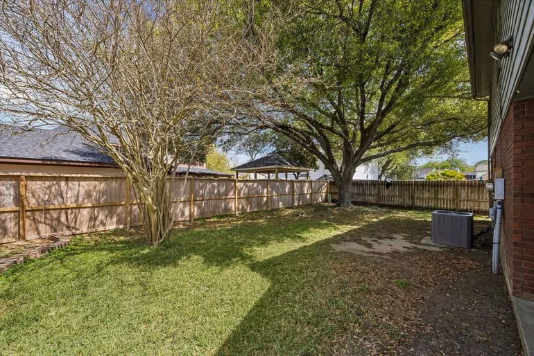 Photo 7 of 6915 Redwood Falls Drive, Pasadena, TX