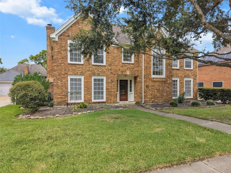 Photo 2 of 2104 Bay Hill Drive, League City, TX