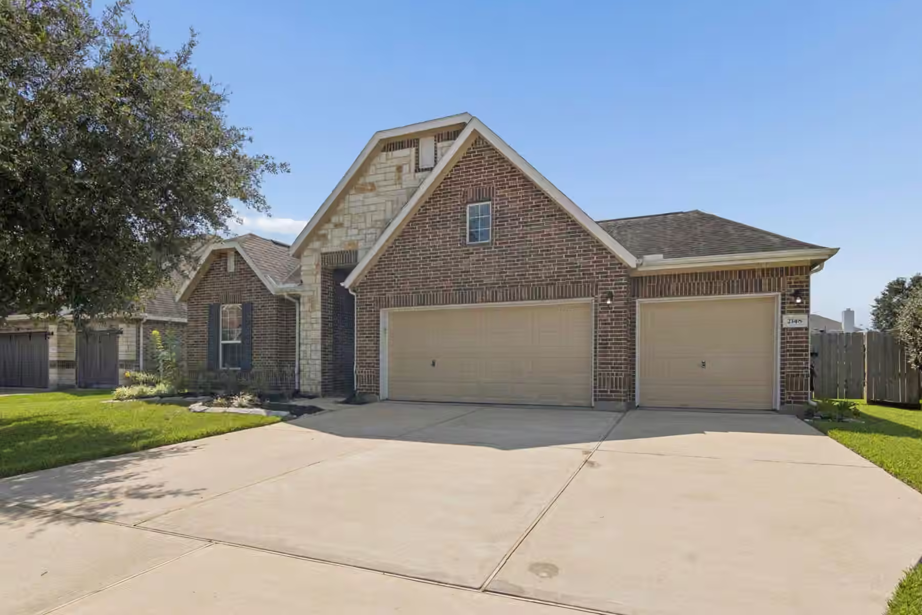 Photo 2 of 2148 Colonial Street, Alvin, TX