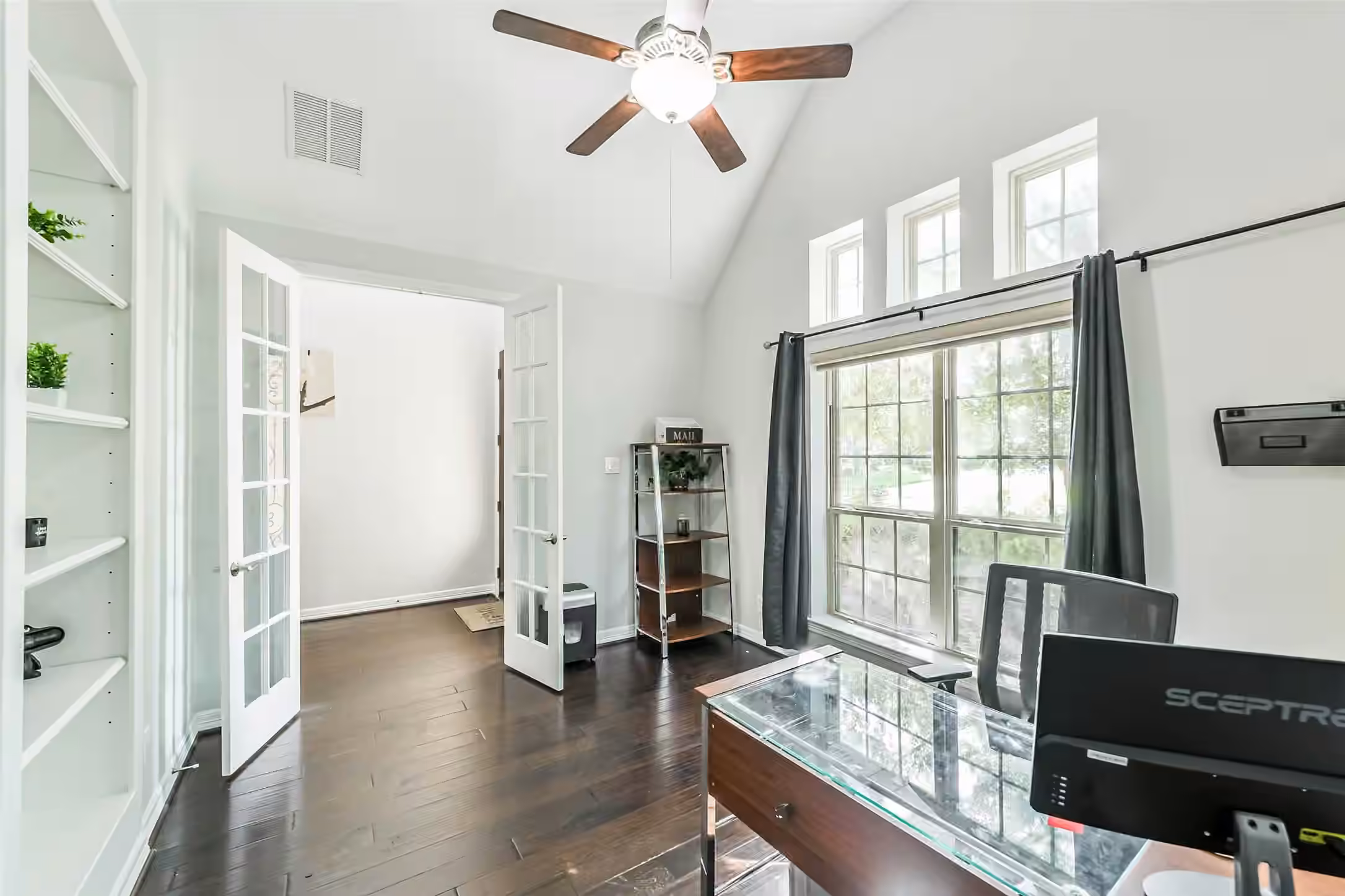Photo 3 of 170 Hearthshire Circle, The Woodlands, TX