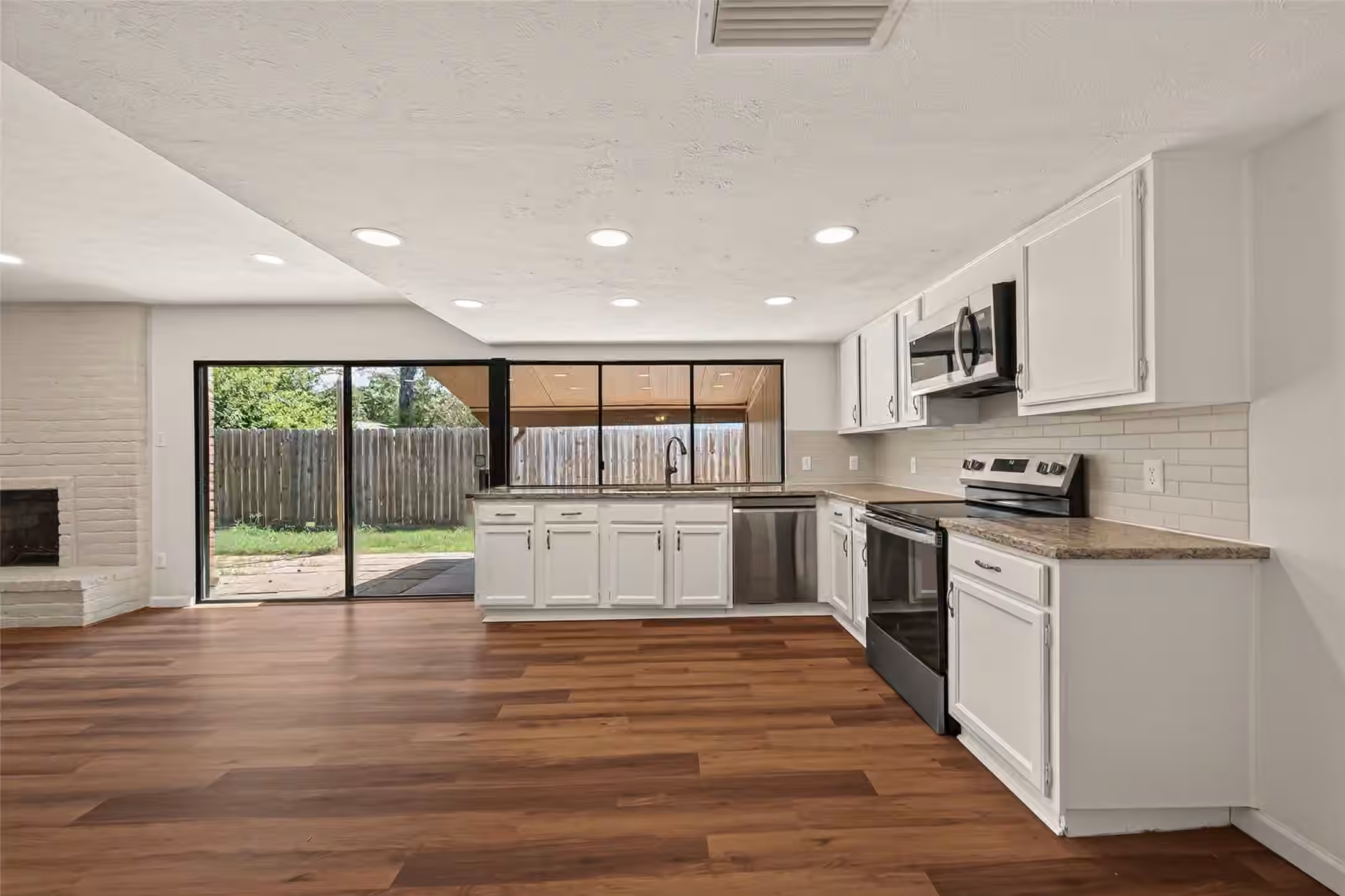 Photo 4 of 16810 Great Glen Drive, Houston, TX