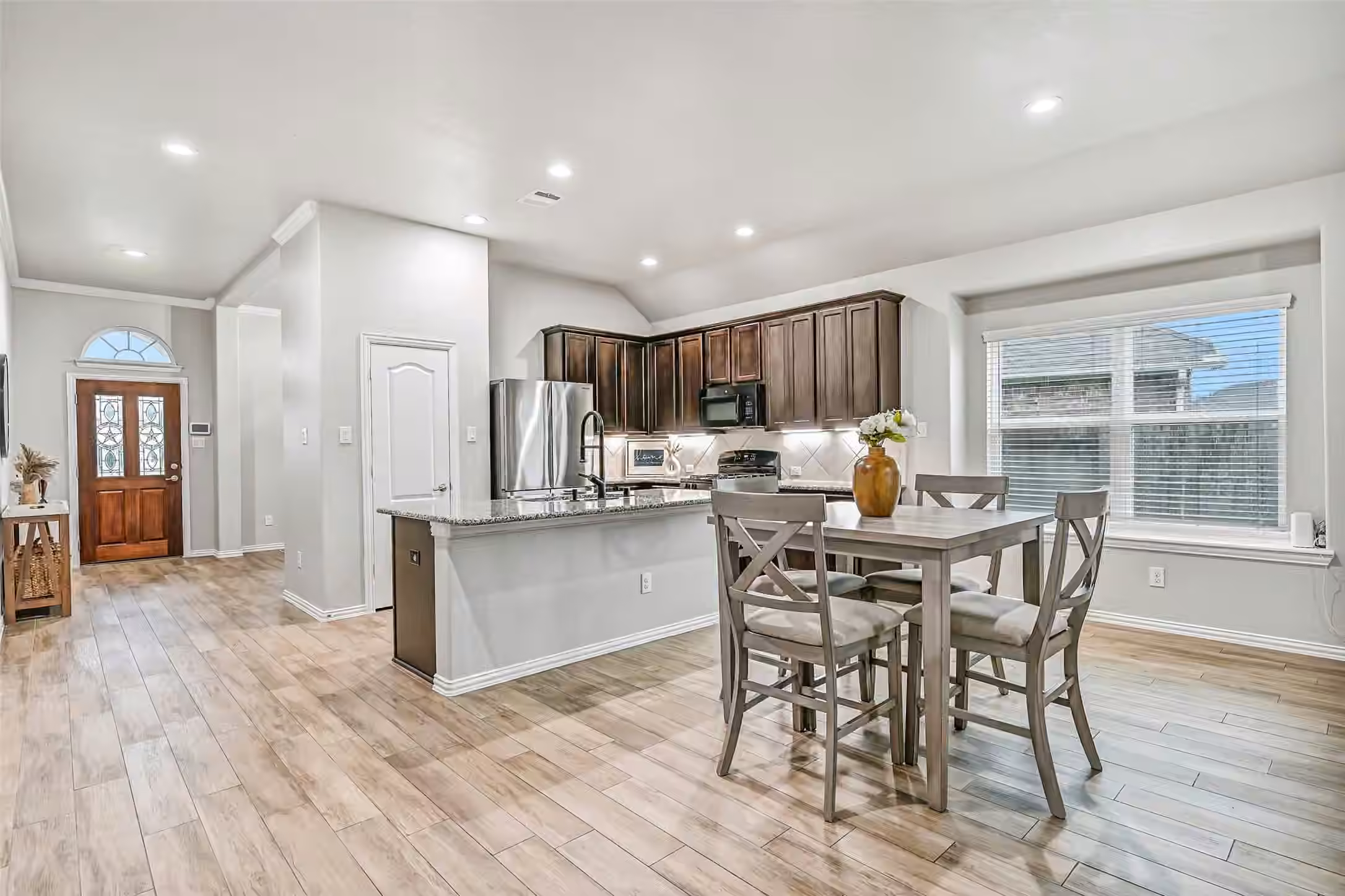 Photo 5 of 305 Bordeaux Court, Alvin, TX