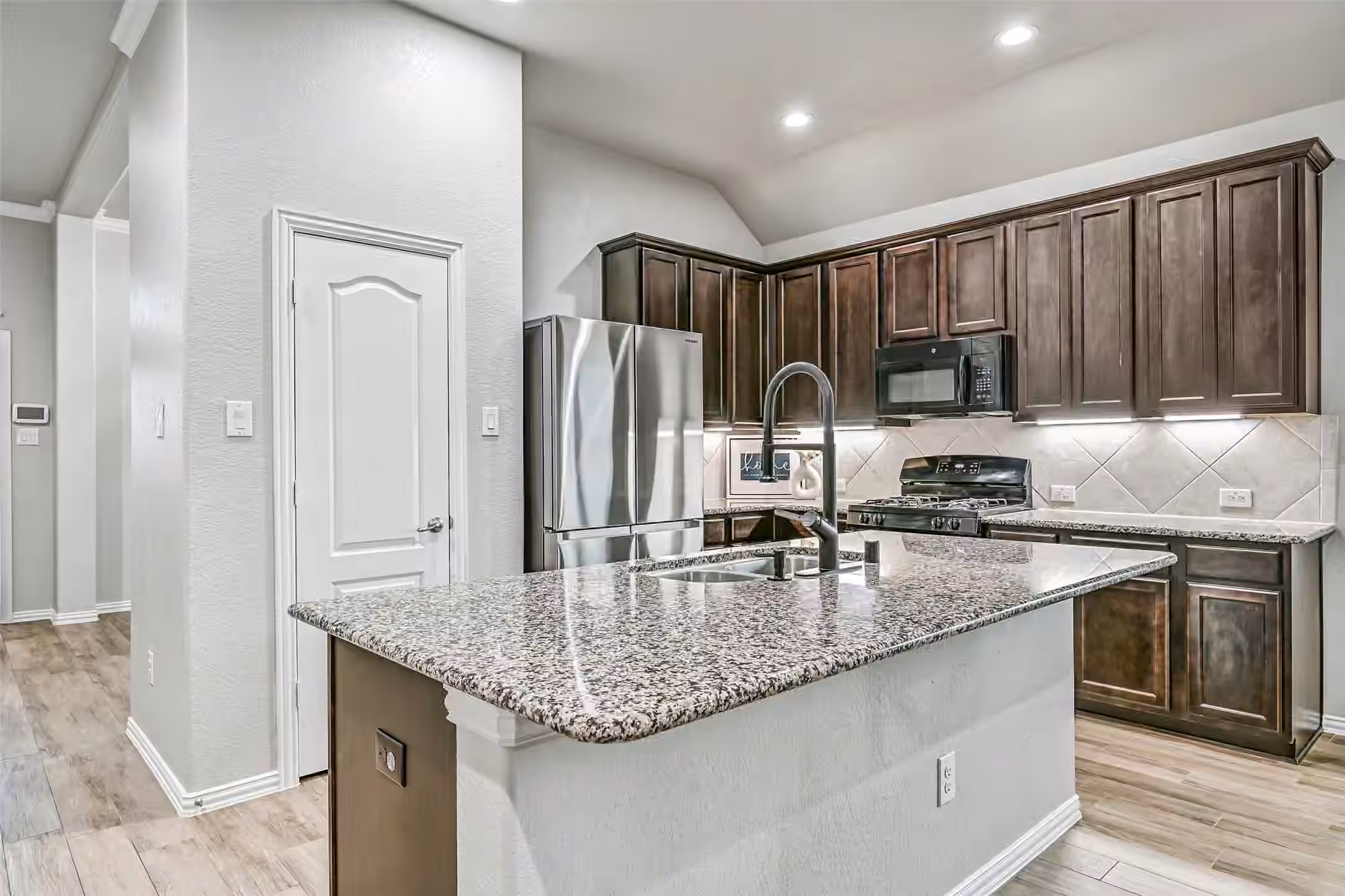 Photo 6 of 305 Bordeaux Court, Alvin, TX