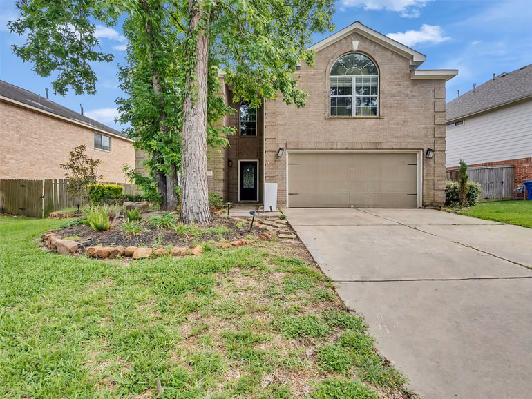 Photo 2 of 8514 Sports Haven Drive, Humble, TX