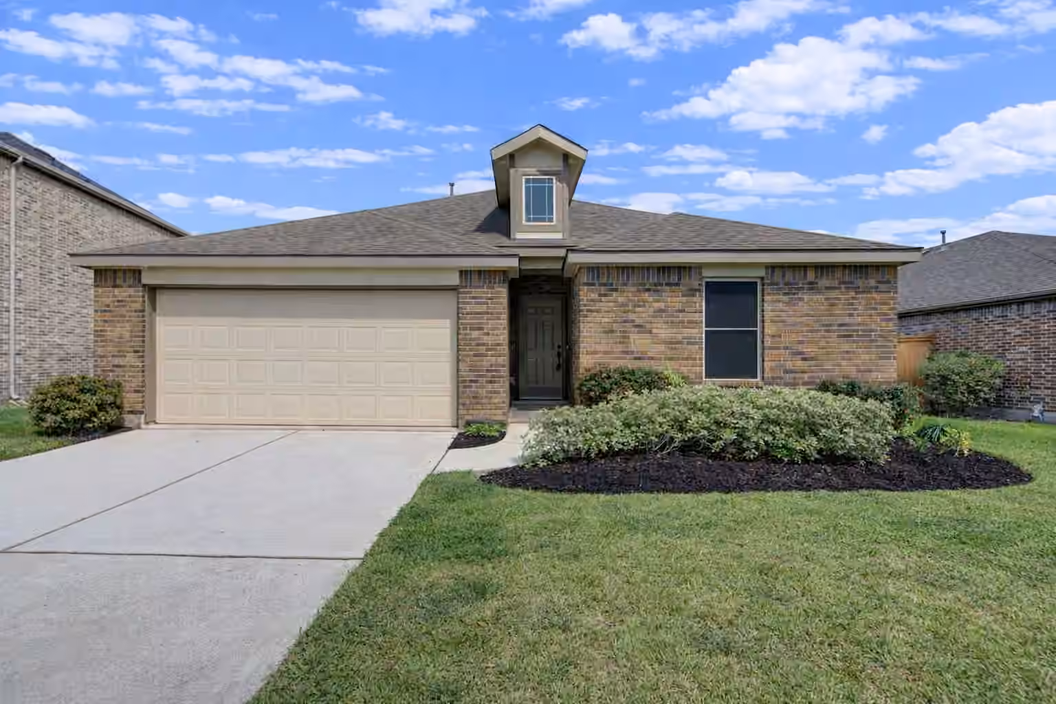 Photo 2 of 12326 Sabine Point Drive, Humble, TX