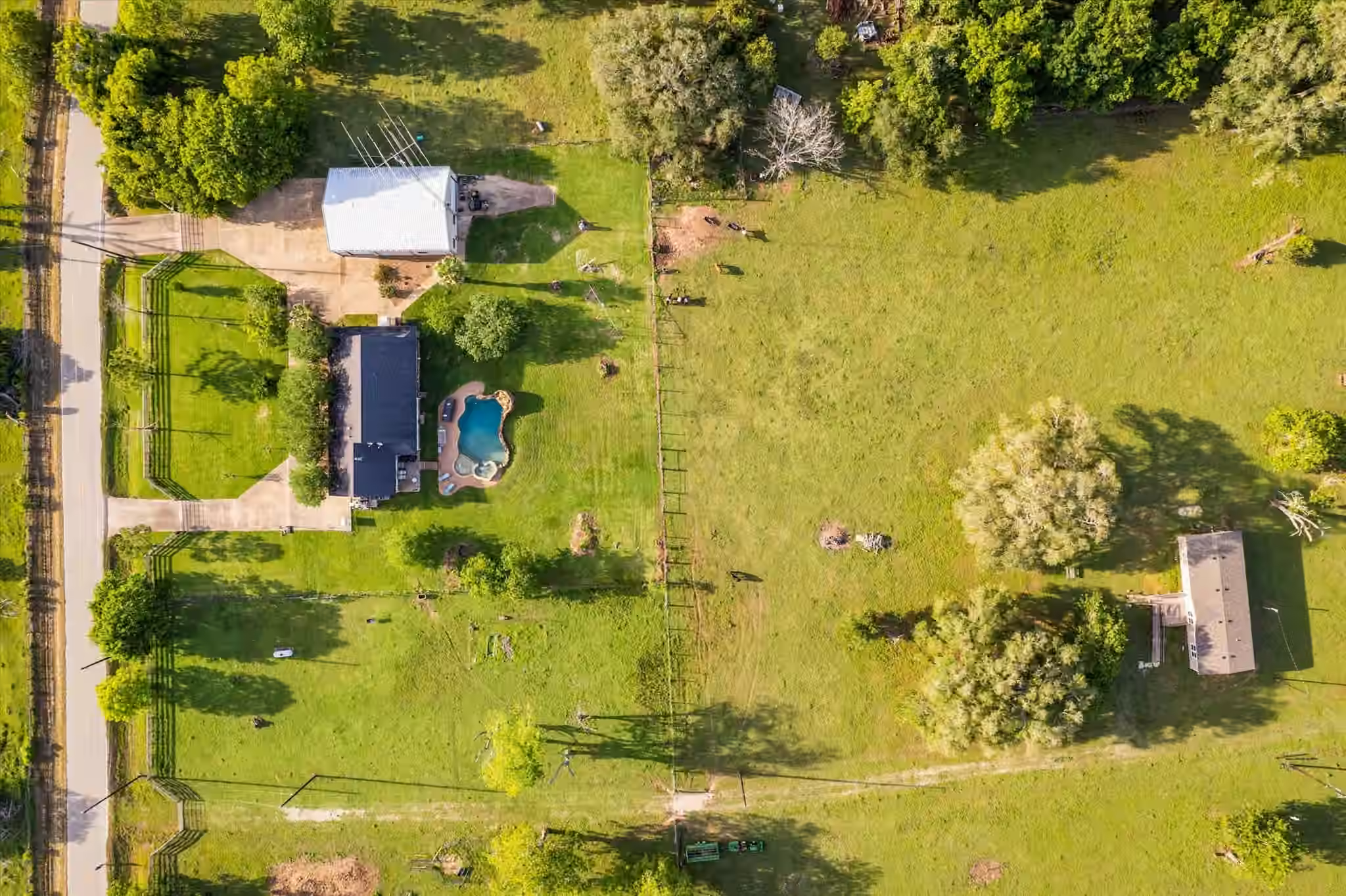 Photo 6 of 3515 County Road 36, Angleton, TX