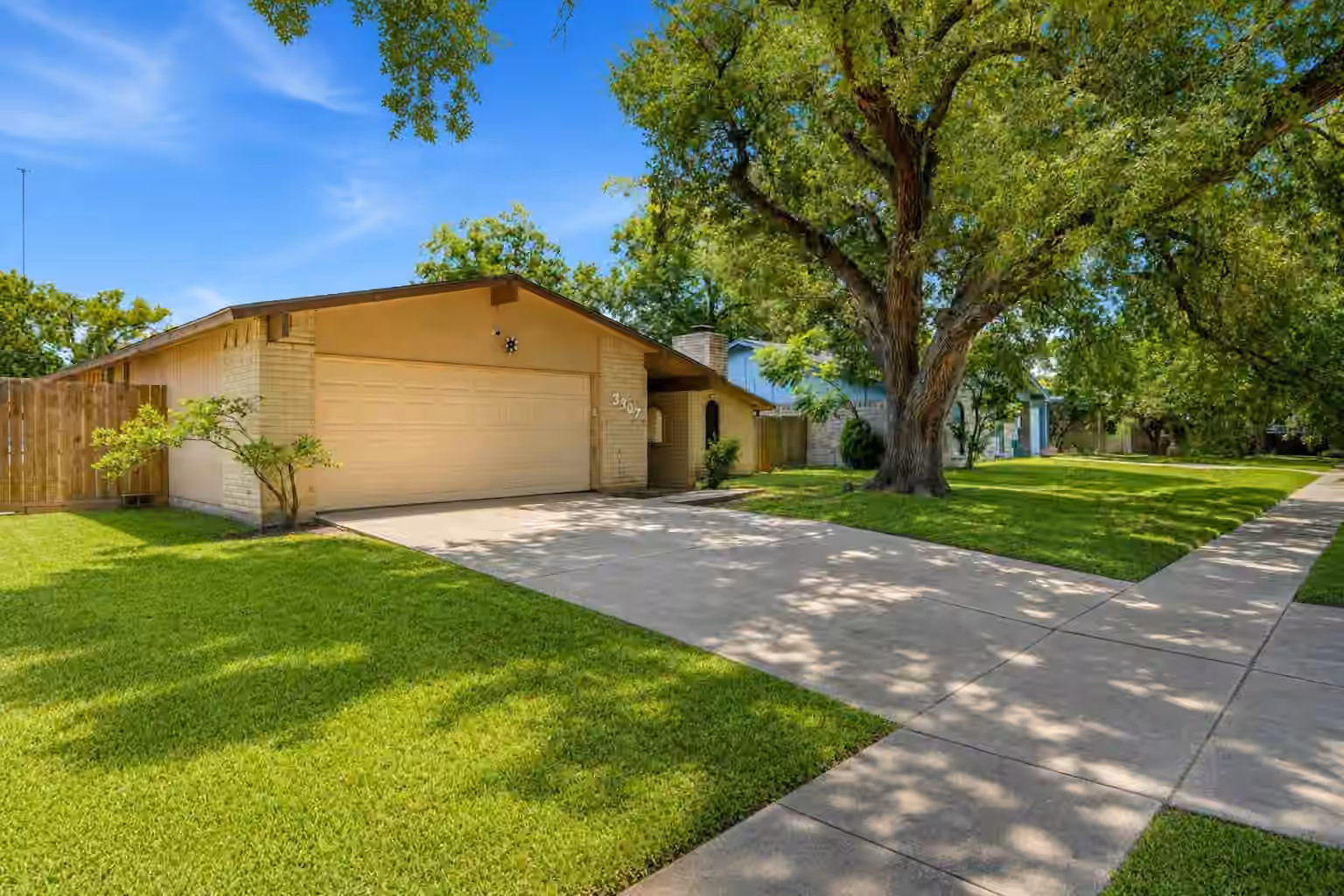 Photo 2 of 3307 Meadowview Drive, Missouri City, TX