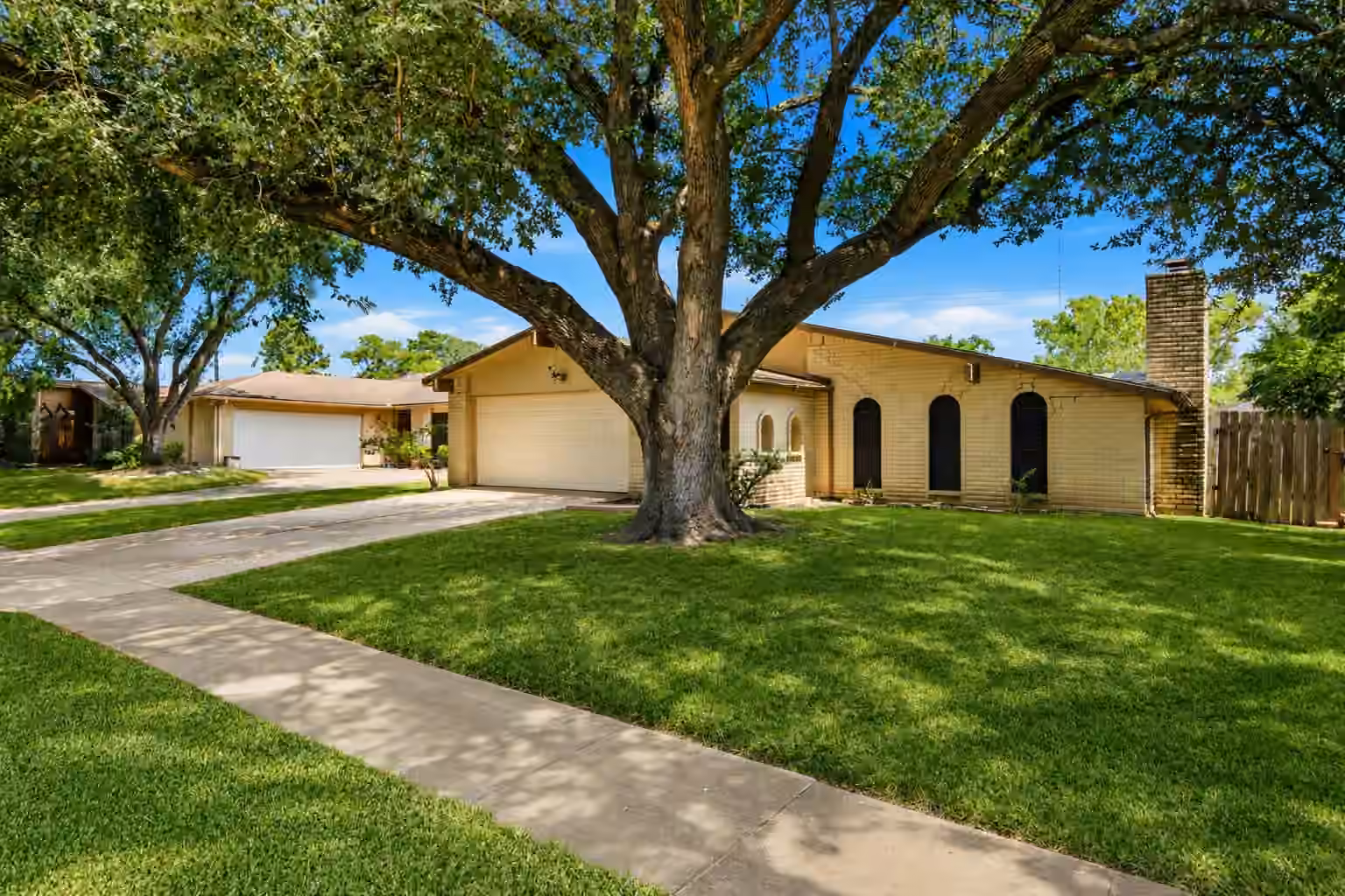 Photo 3 of 3307 Meadowview Drive, Missouri City, TX