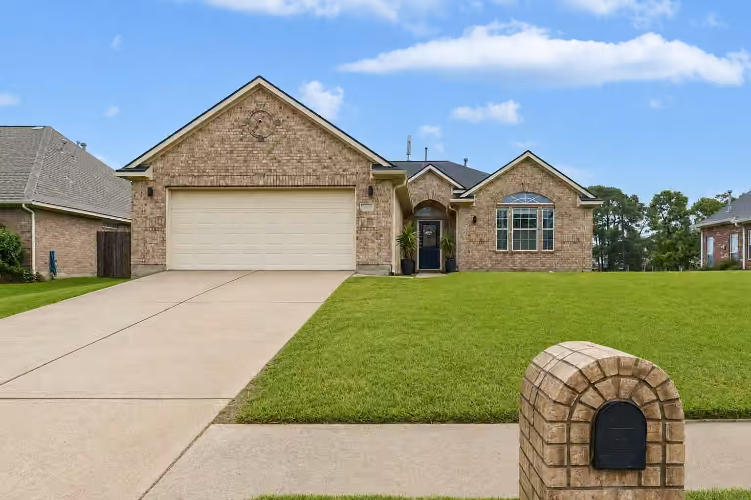Photo 2 of 3536 Bayou Forest Drive, La Porte, TX