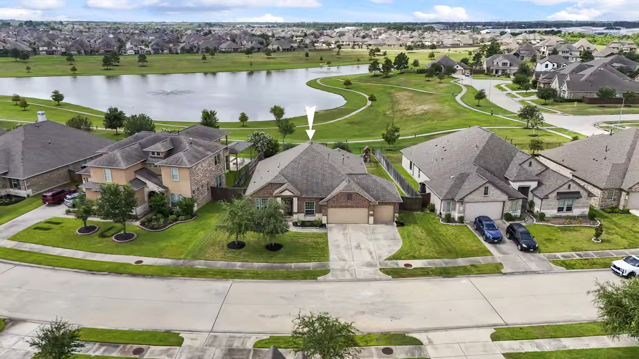 Photo 2 of 7511 Laguna Lake Drive, Spring, TX