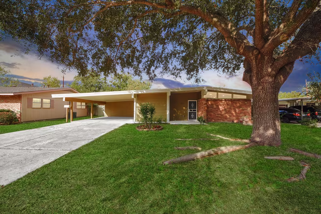 Photo of 5326 Heatherbrook Drive, Houston, TX
