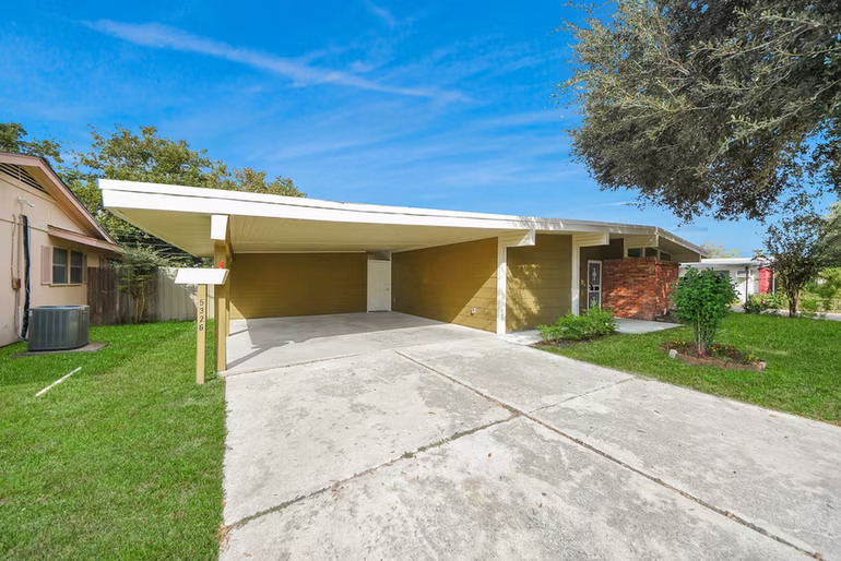 Photo 4 of 5326 Heatherbrook Drive, Houston, TX