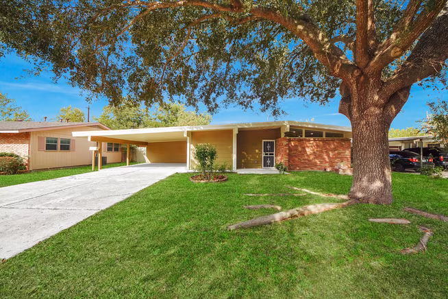 Photo 7 of 5326 Heatherbrook Drive, Houston, TX