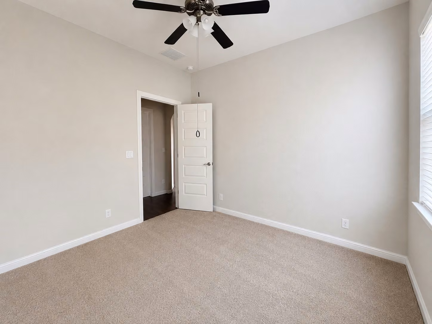 Photo 6 of 5811 Caper Shores Lane, Sugar Land, TX