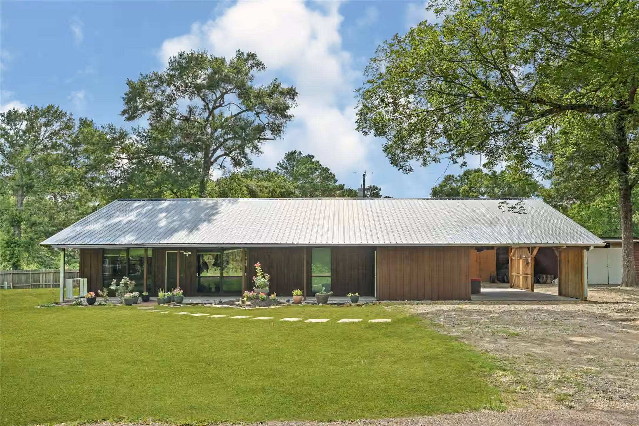 Photo 2 of 19540 Loafers Lane, Magnolia, TX