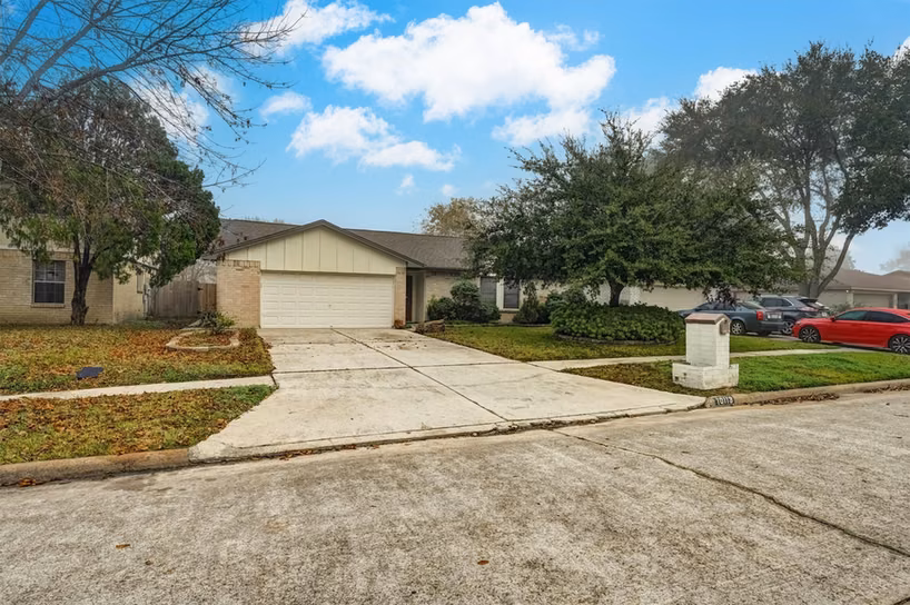 Photo of 10118 Fernstone Lane, Houston, TX