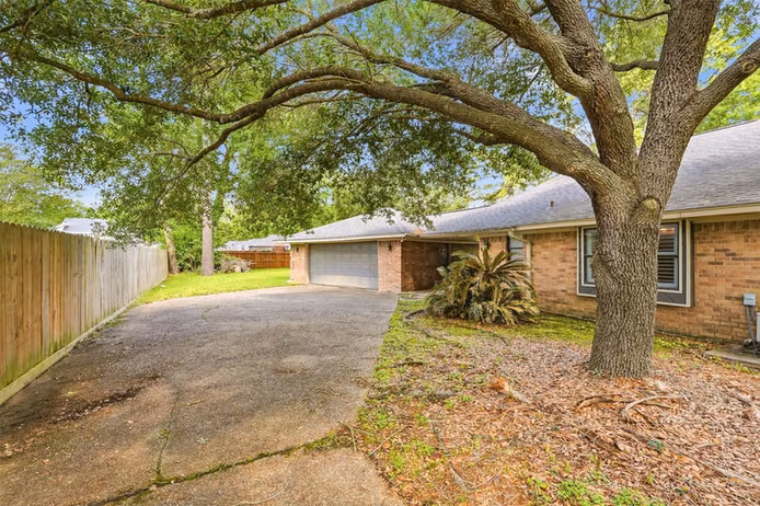 Photo 3 of 21511 Briar Oak Drive, Humble, TX