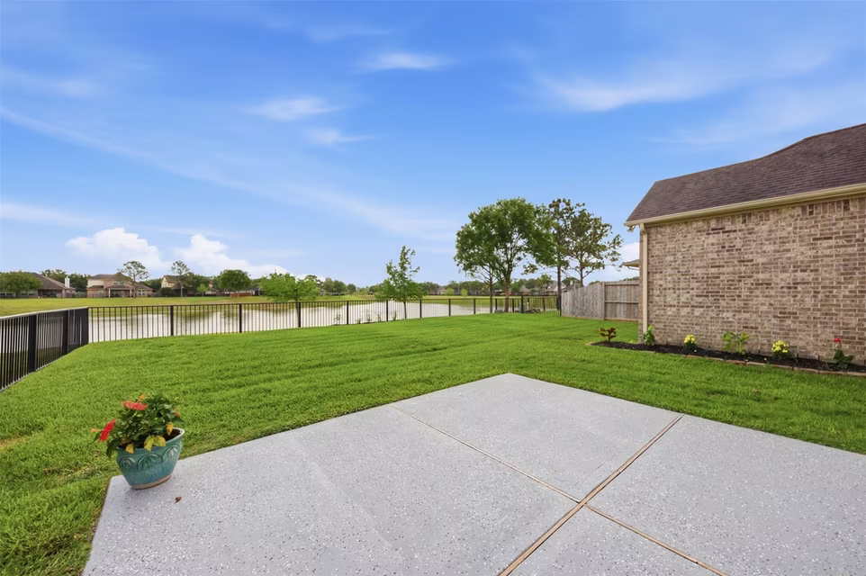 Photo 2 of 2711 Wild Lilac Drive, Pearland, TX