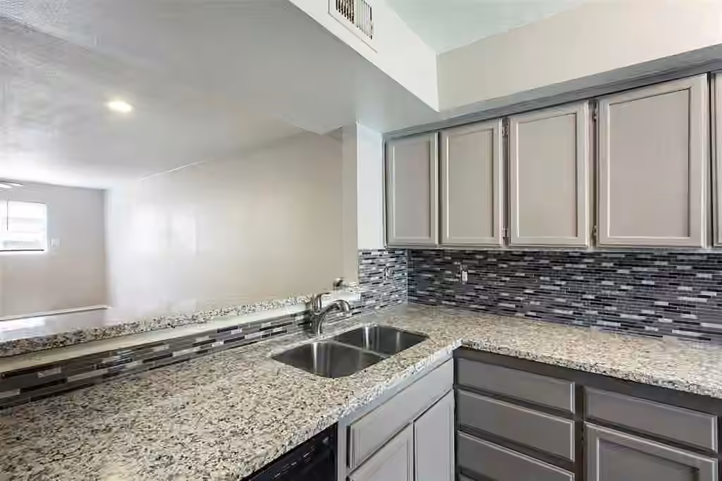 Photo 4 of 8704 Victorian Village Drive 8704, Houston, TX