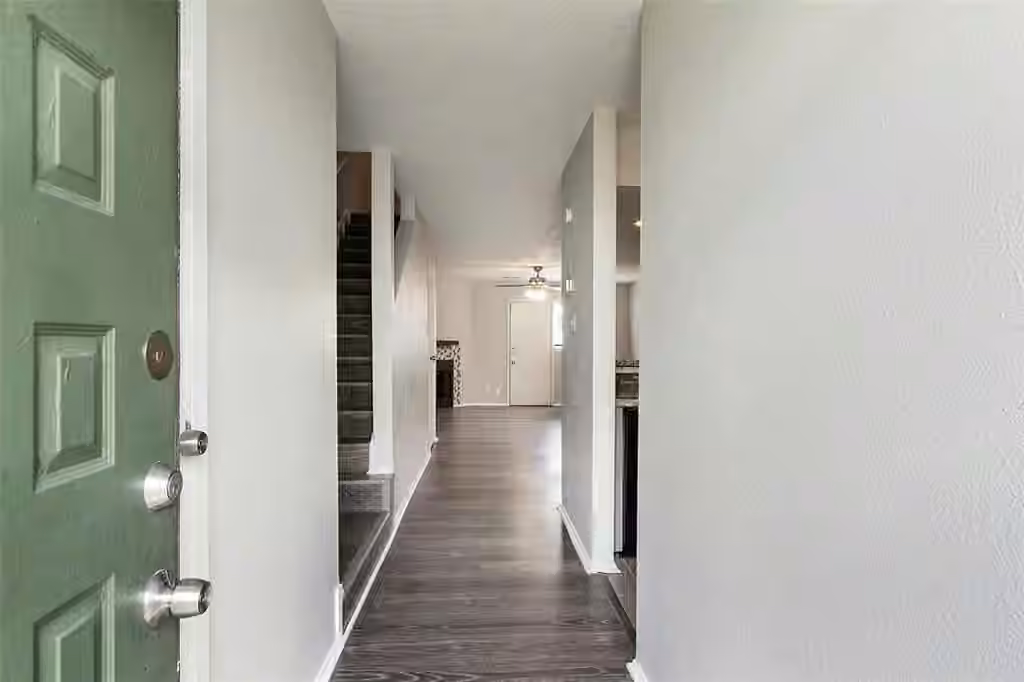 Photo 6 of 8704 Victorian Village Drive 8704, Houston, TX