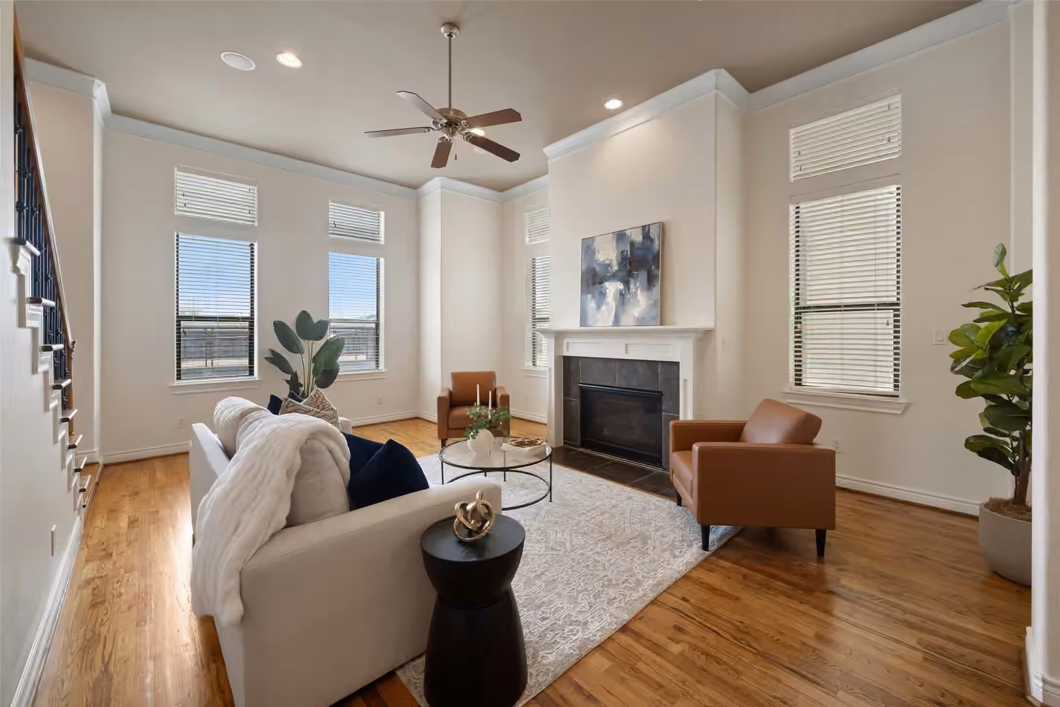 Photo 3 of 1716 Dart Street, Houston, TX