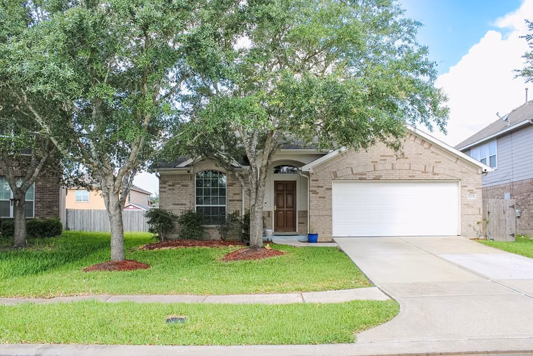 Photo 2 of 5215 Millwood Pass Circle, Richmond, TX