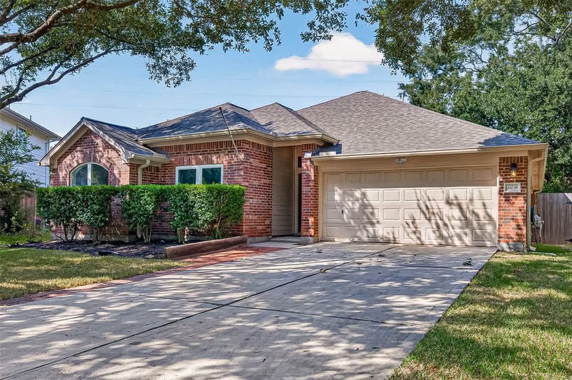 Photo 3 of 31426 Camden Village Drive, Spring, TX