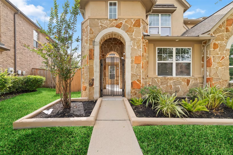 Photo 2 of 10910 Kirker Lane, Richmond, TX
