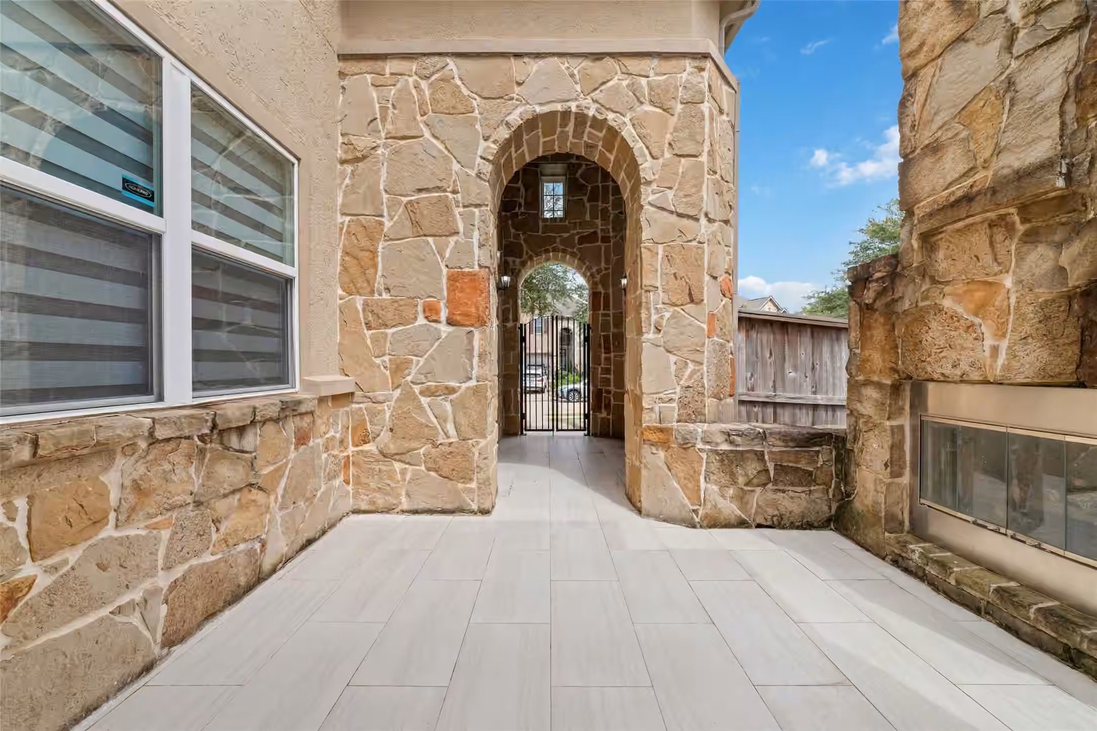 Photo 4 of 10910 Kirker Lane, Richmond, TX