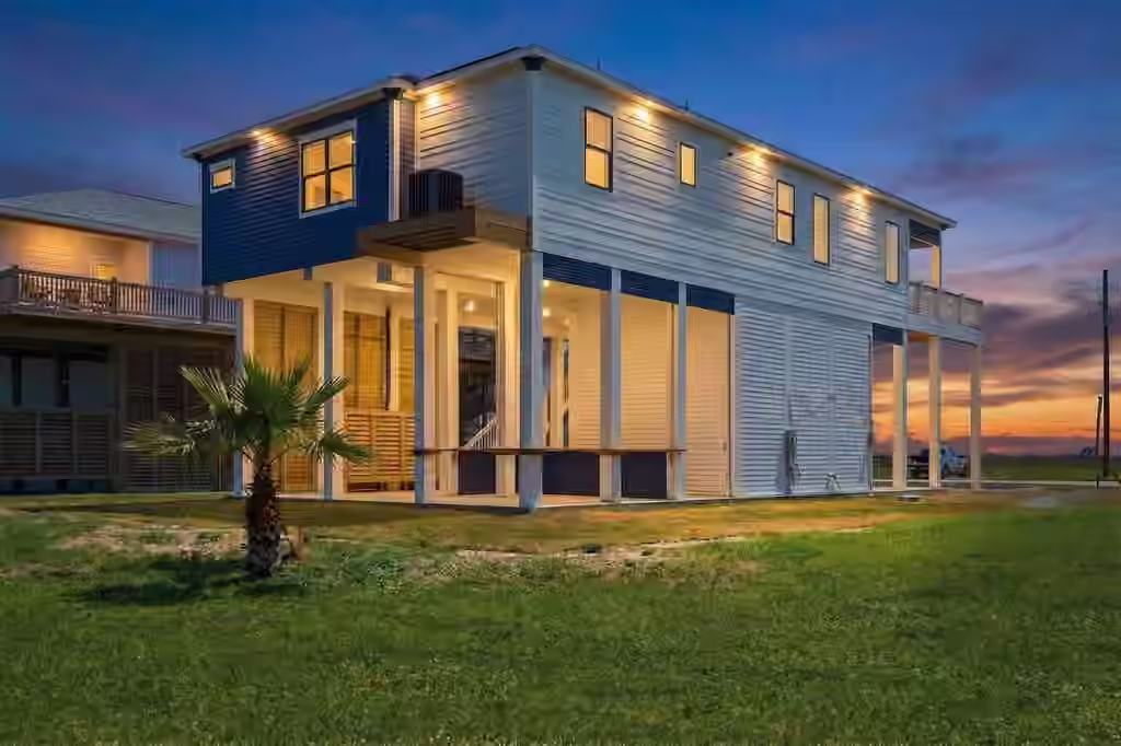 Photo 4 of 4411 Strand Avenue, Crystal Beach, TX