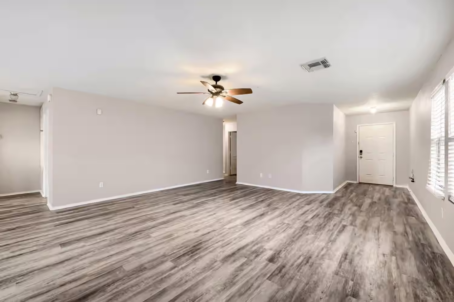 Photo 5 of 5018 Arbury Hill Lane, Rosenberg, TX