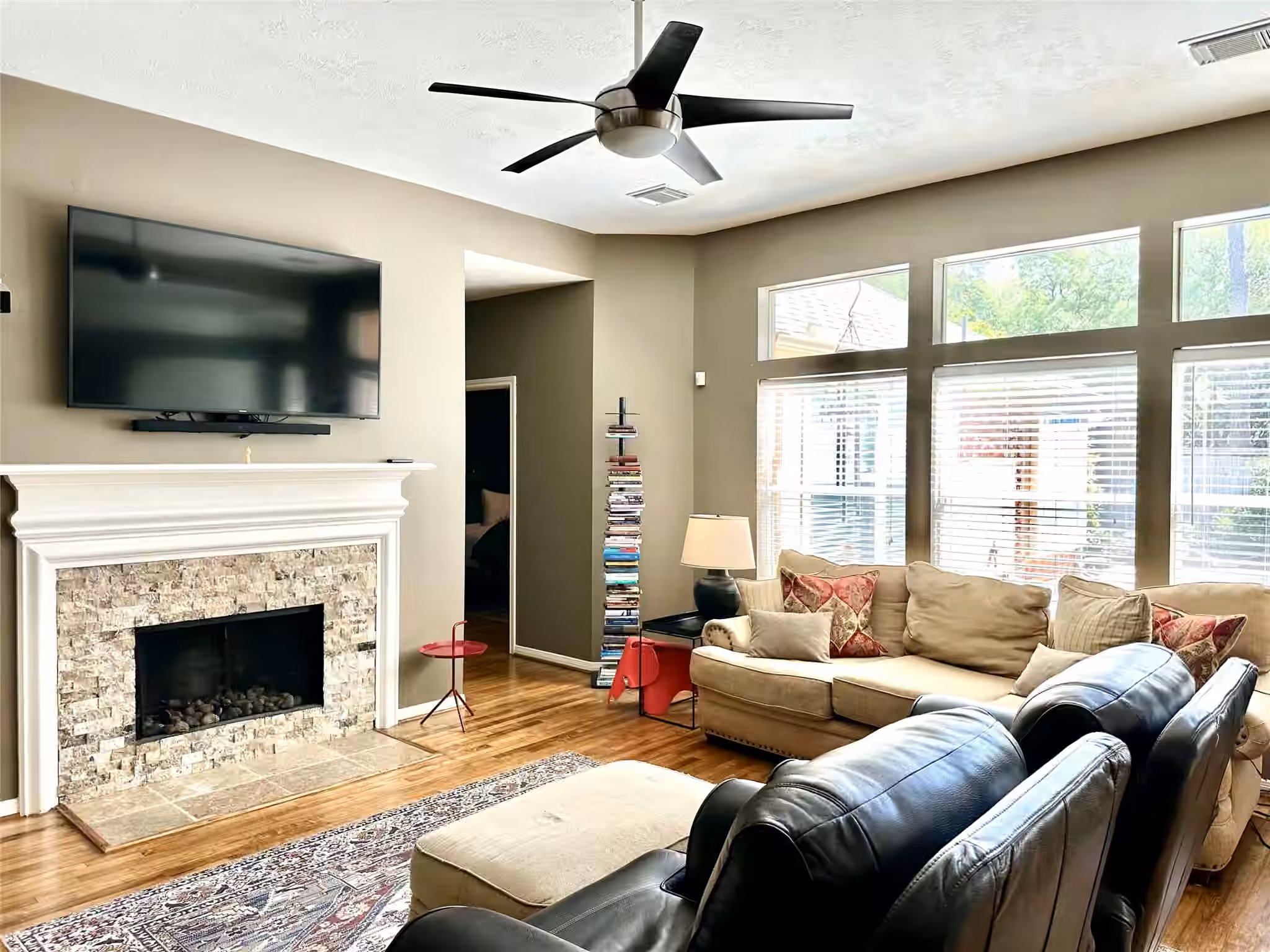 Photo 7 of 8910 Everhart Lane, Houston, TX
