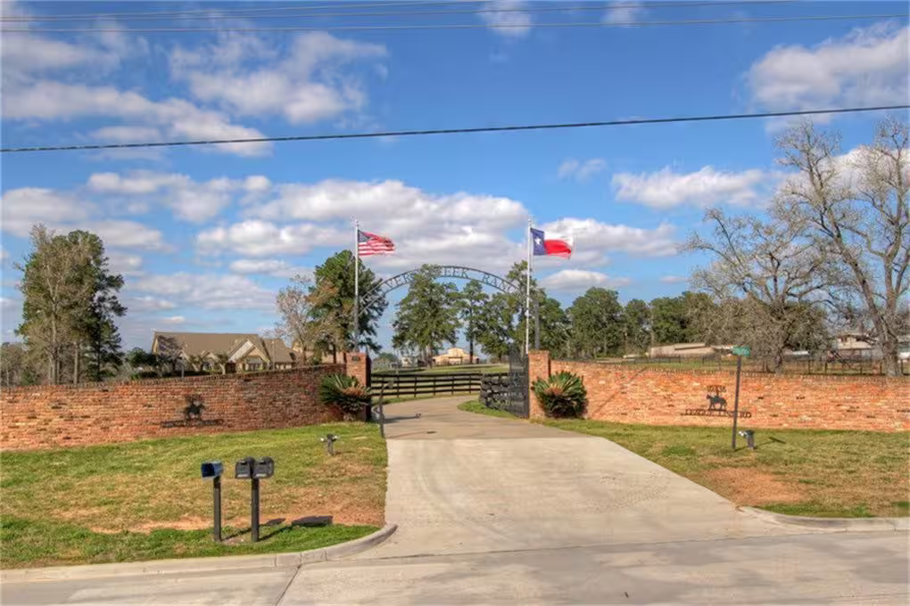 Photo 4 of 10436 League Line Road, Conroe, TX