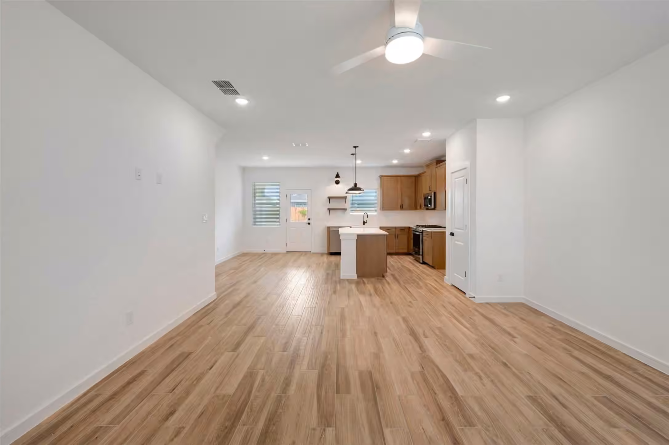 Photo 7 of 7834 Jade Crest Drive, Angleton, TX