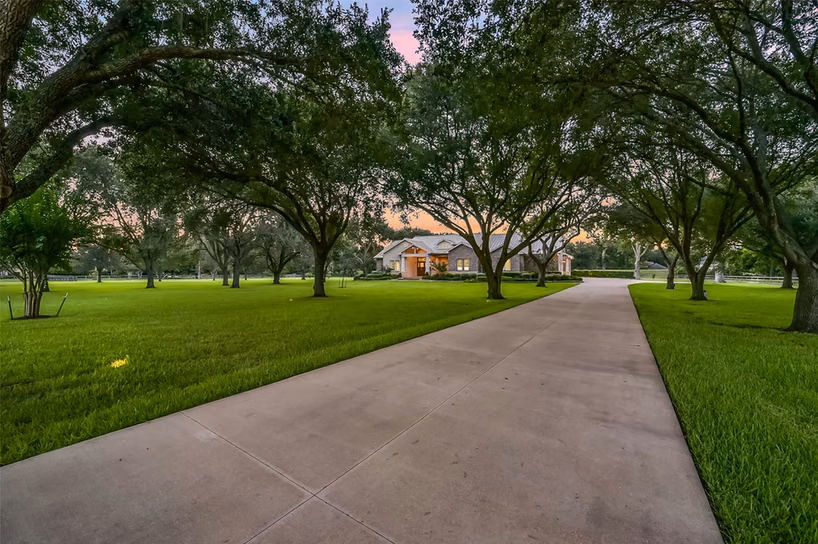 Photo 3 of 3629 Maranatha Drive, Sugar Land, TX