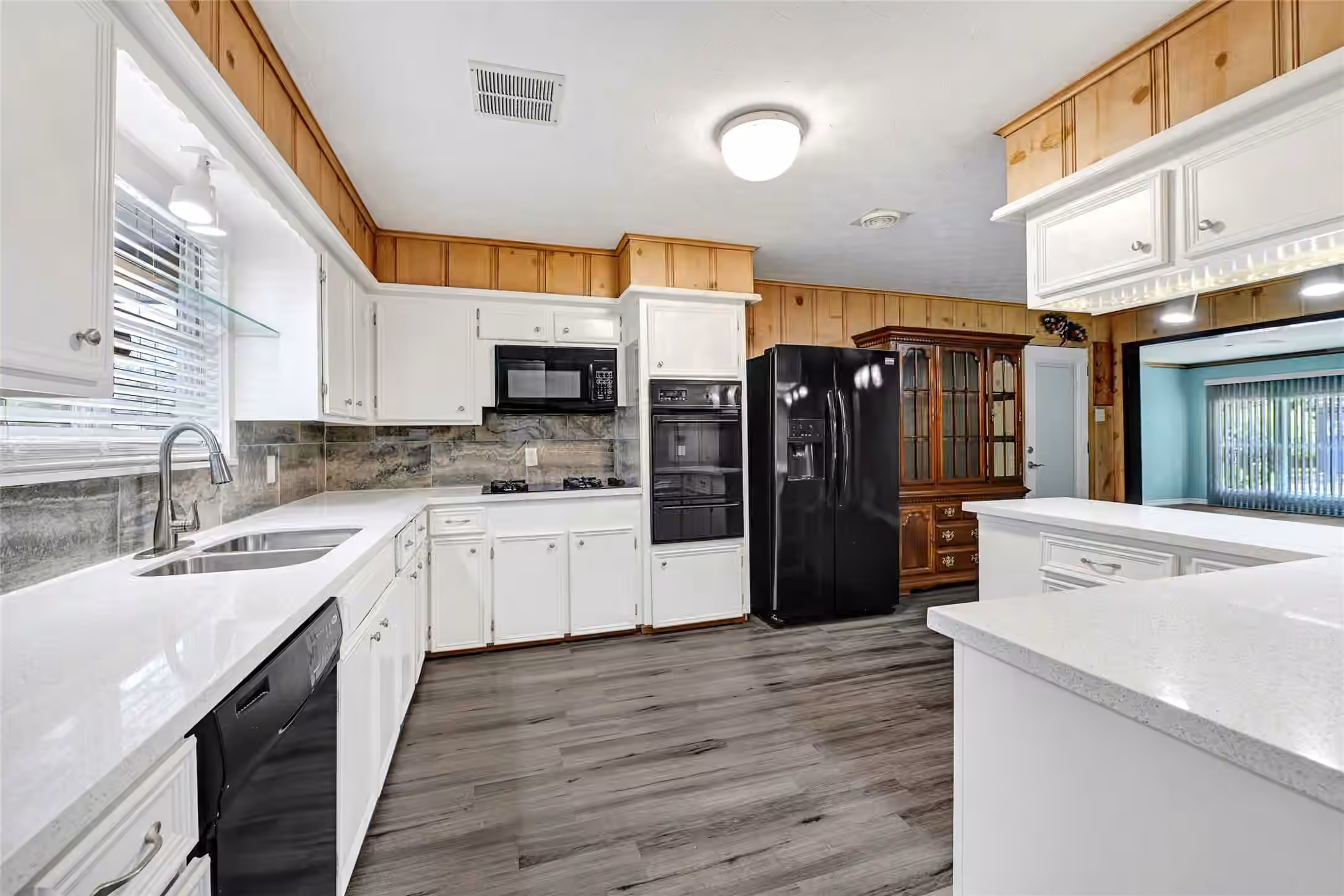 Photo 4 of 3202 Mckinney Drive, La Marque, TX