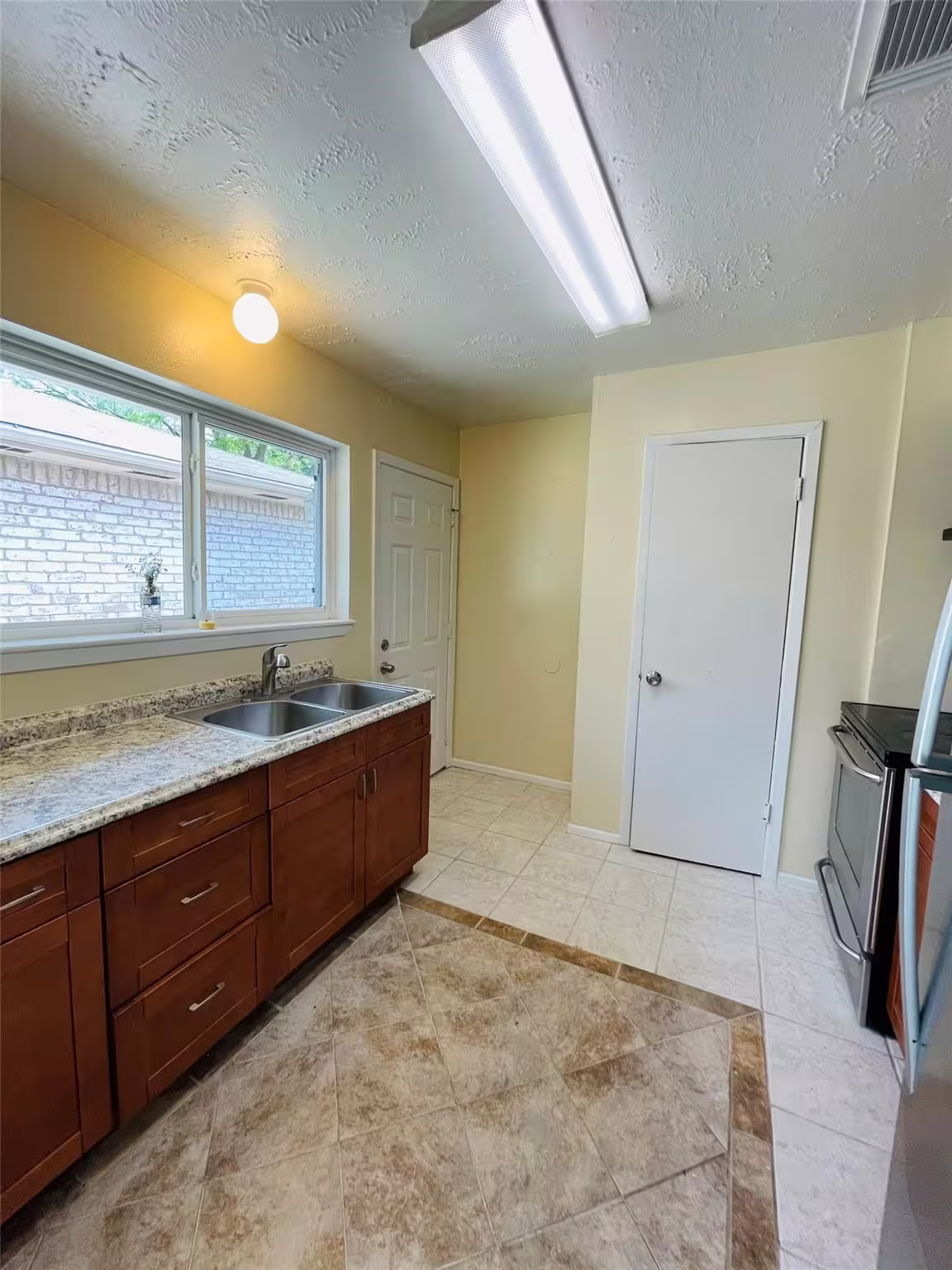 Photo 4 of 13145 High Star Drive, Houston, TX