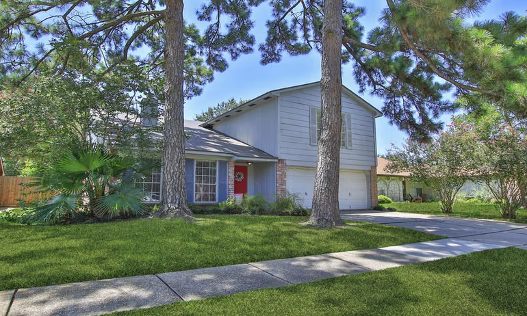 Photo 3 of 4835 Ingleside Court, Spring, TX