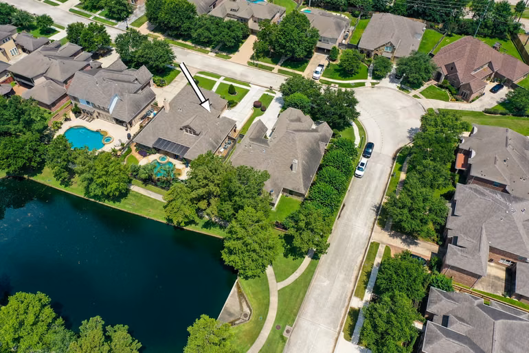 Photo 2 of 2407 Hendricks Lakes Drive, Spring, TX